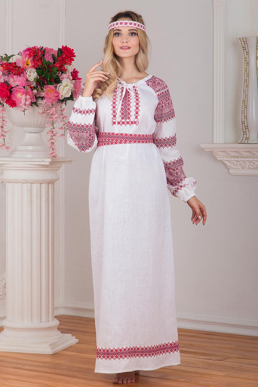 Women in Slavic costumes in Asuncion