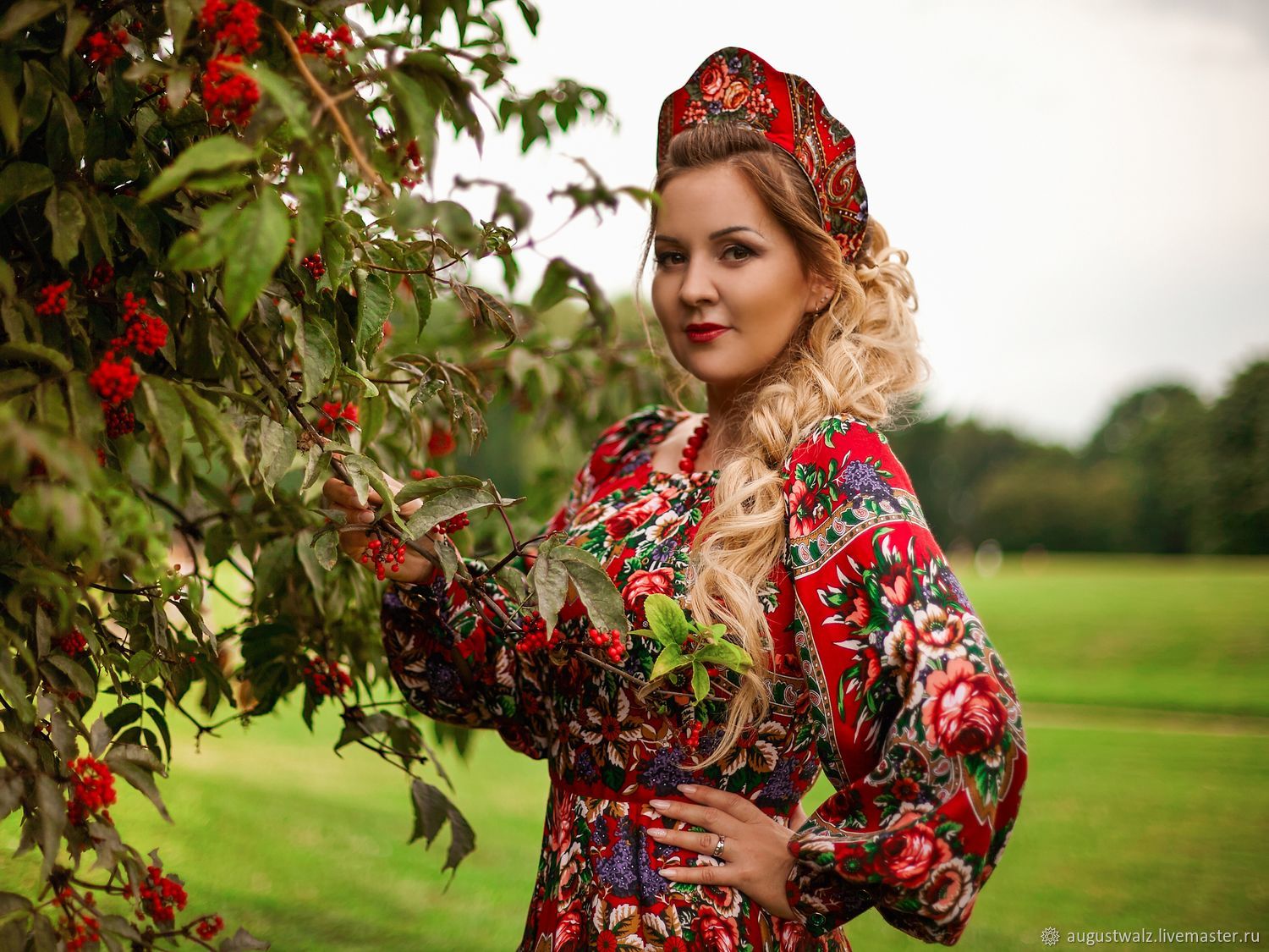 Women in Slavic costumes in Asuncion