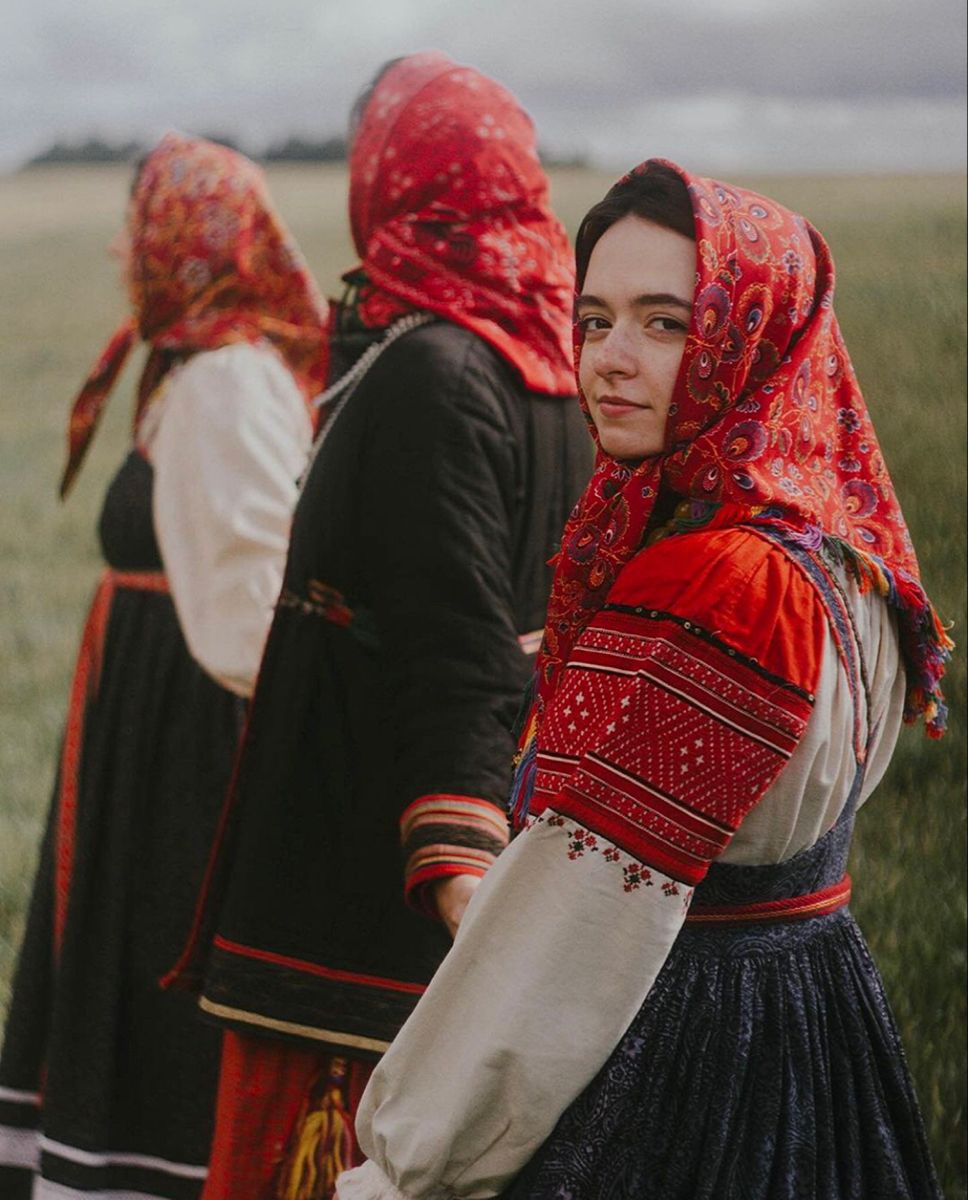 Women in Slavic costumes in Asuncion
