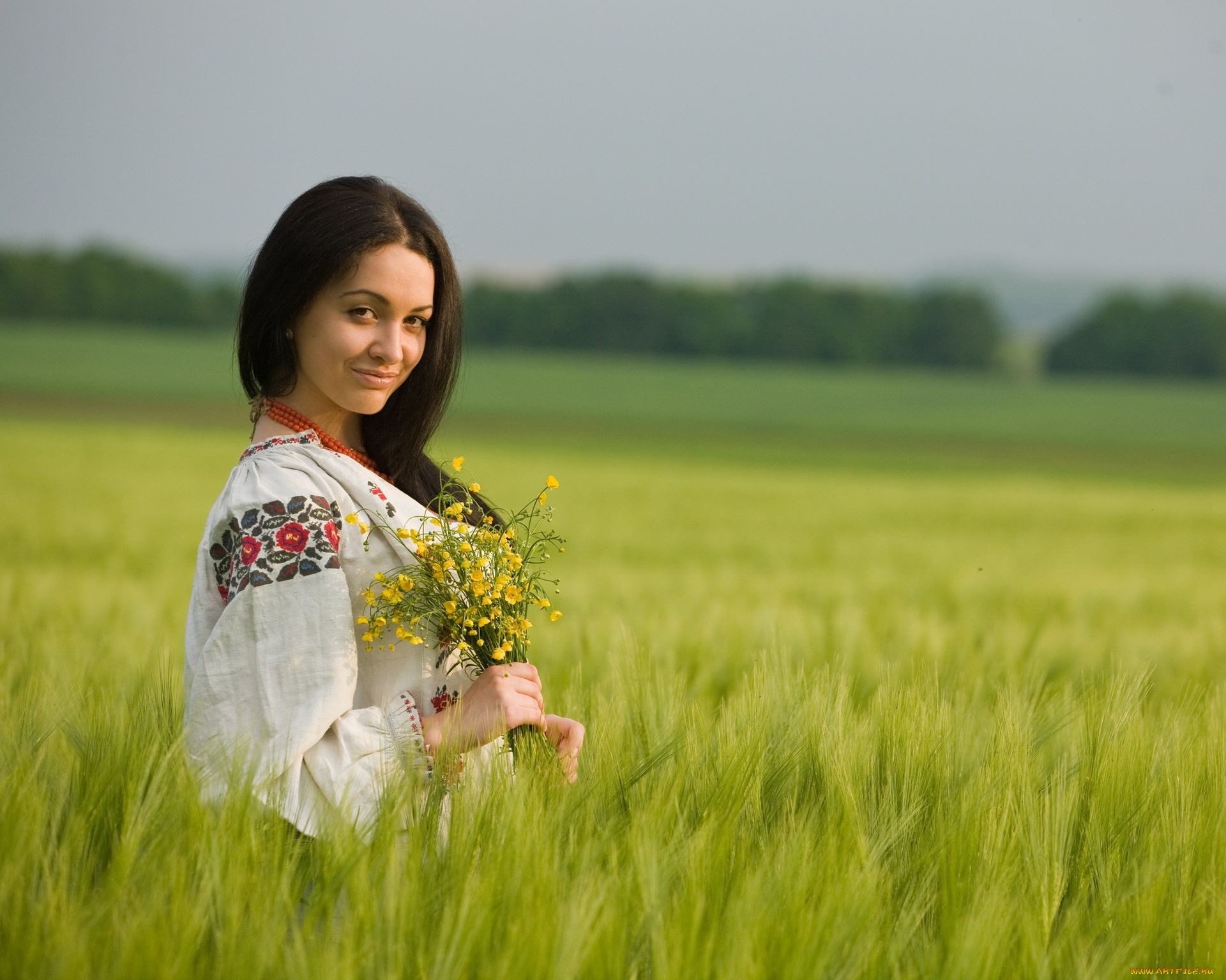 Women in Slavic costumes in Asuncion