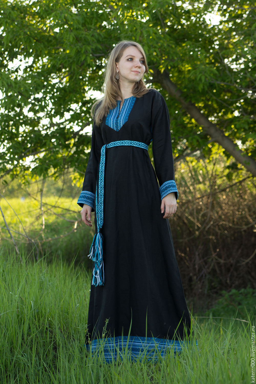 Women in Slavic costumes in Asuncion