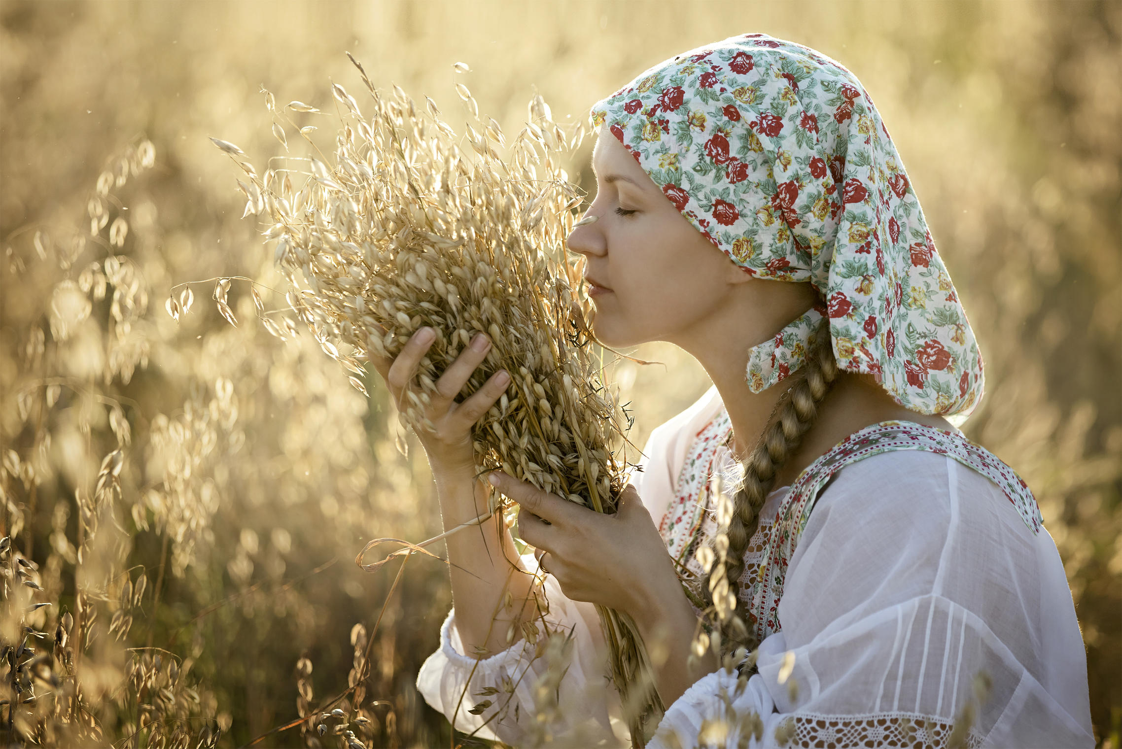 Photo Women in Slavic costumes in Asuncion