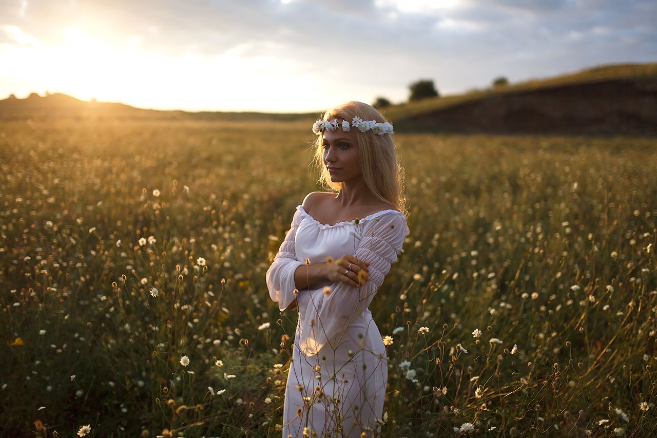 Girls in Slavic costumes in Asuncion