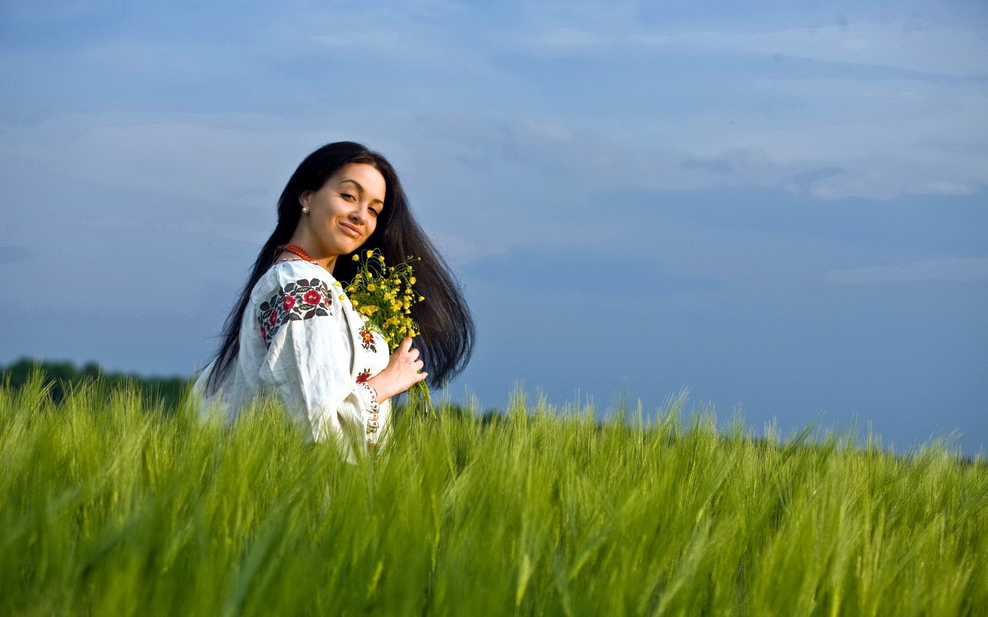 Girls in Slavic costumes in Asuncion