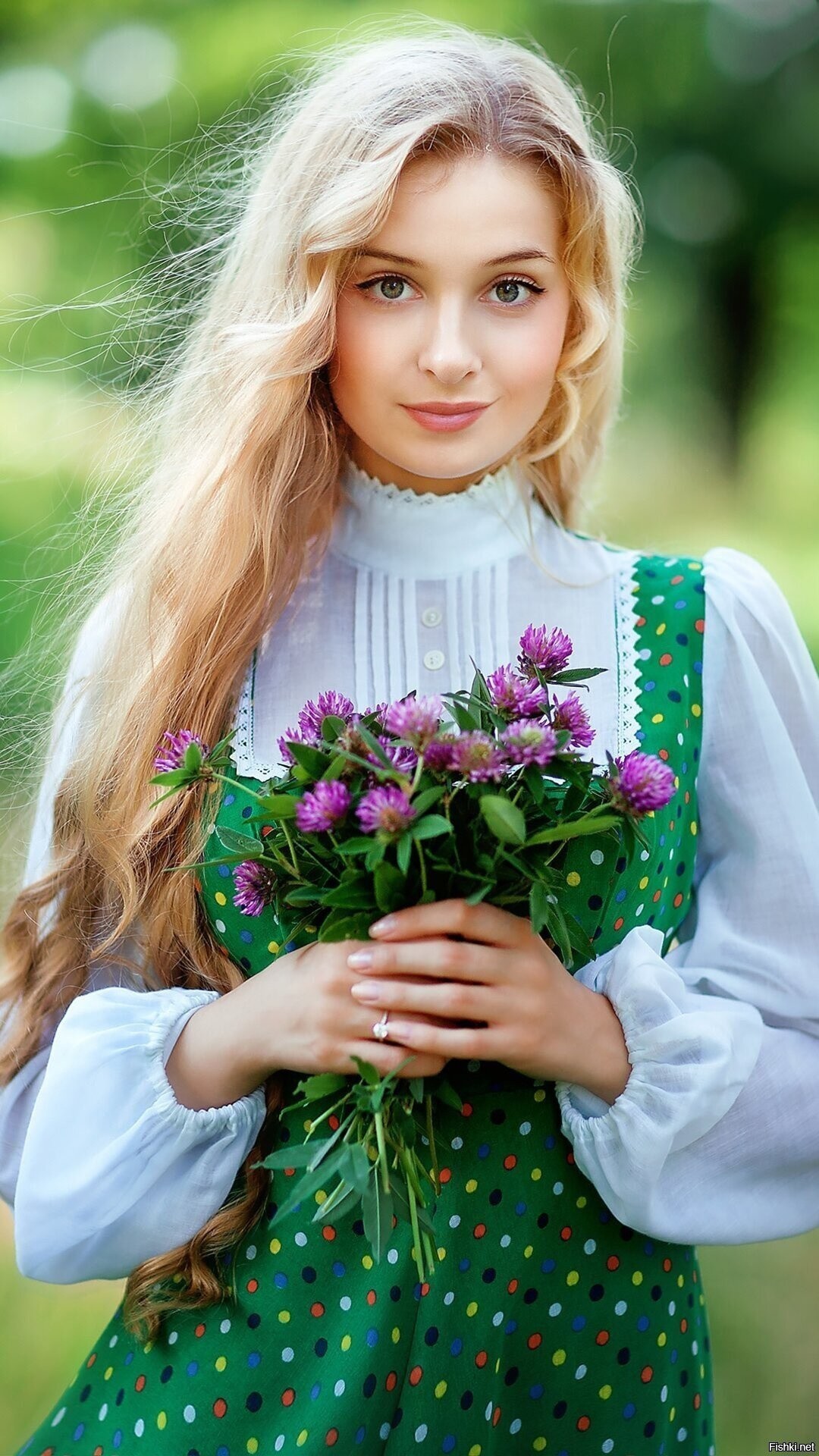 Girls in Slavic costumes in Asuncion